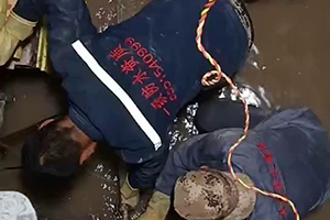 大连电梯井堵漏施工视频